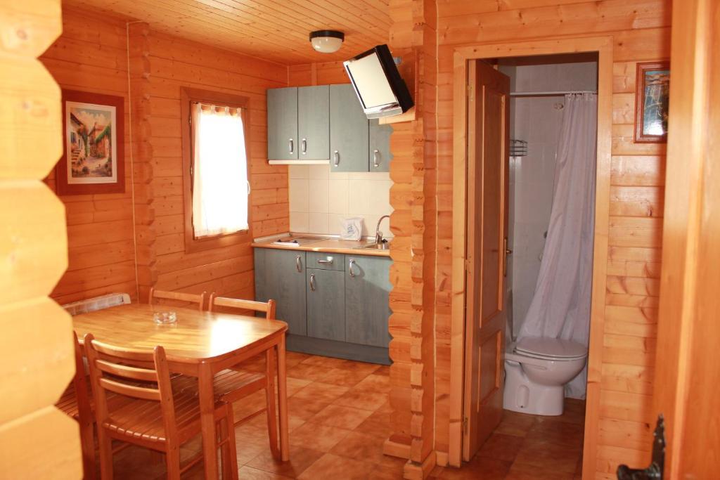 Camping Valle De Tena Sabiñánigo Cameră foto